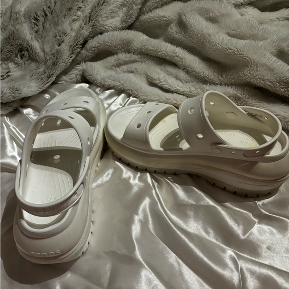 CROCS Women's Mega Crush Sandal - Picture 7 of 8